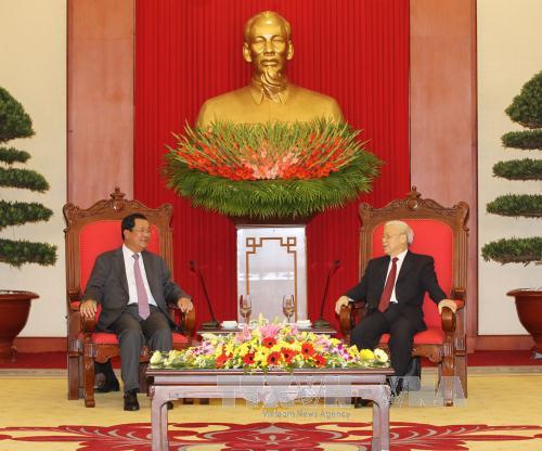 Tổng Bí thư Nguyễn Phú Trọng tiếp Thủ tướng Chính phủ Hoàng gia Campuchia ảnh 1